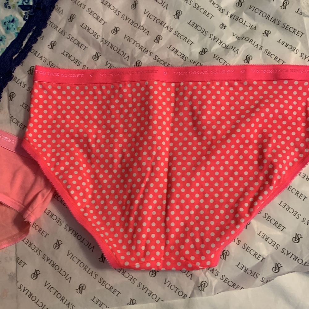 Victoria Secret - Picture 3 of 9
